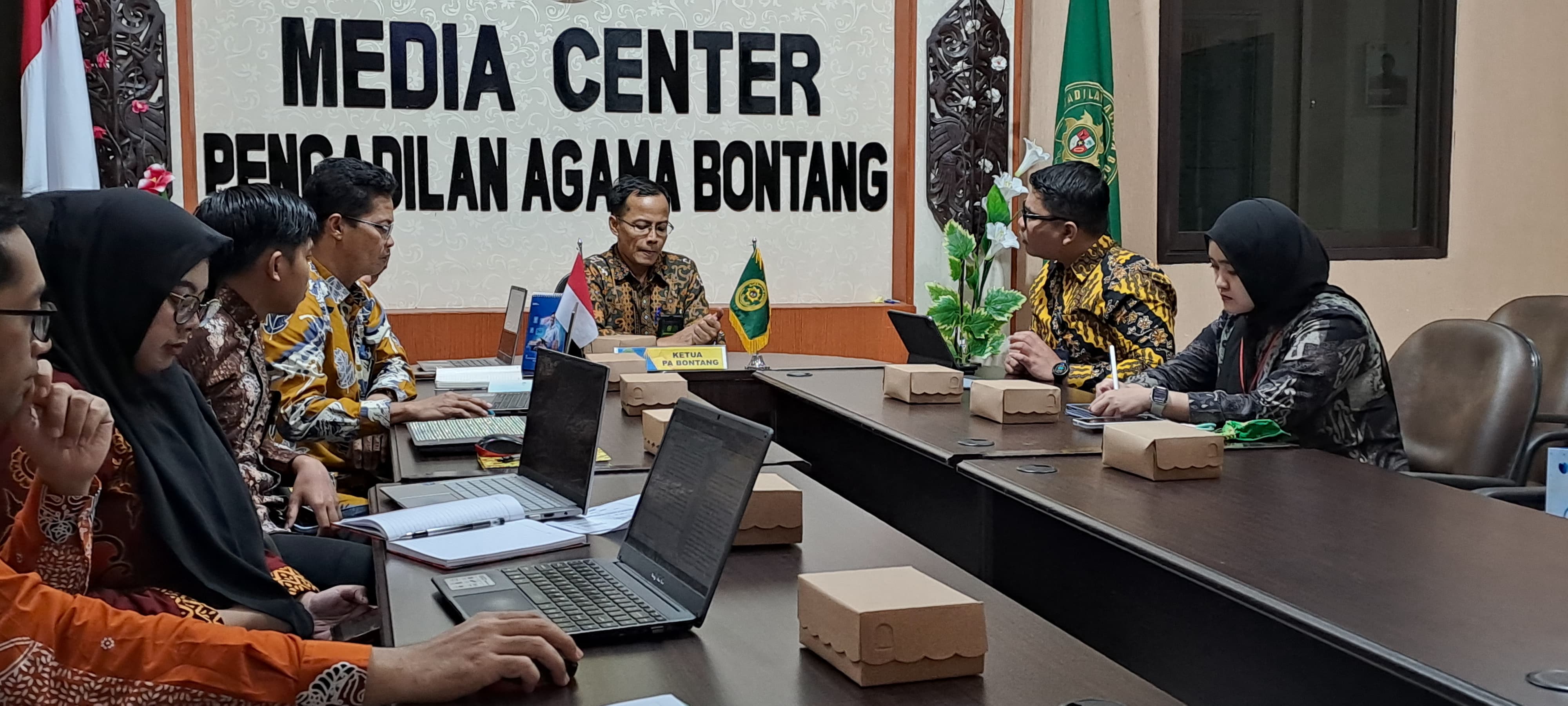 Kunjungan KNI