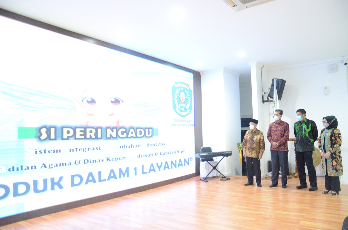 SERAH TERIMA SERTIFIKAT TANAH DARI WALIKOTA KE KPTA KALTIM 2